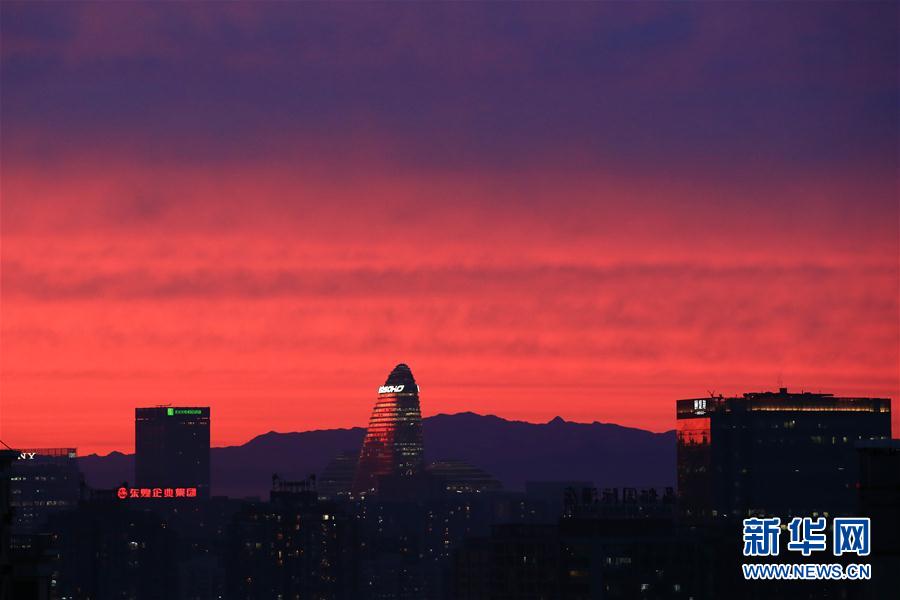 Beijing presenteada com crepúsculo “cinematográfico” após dia cinzento