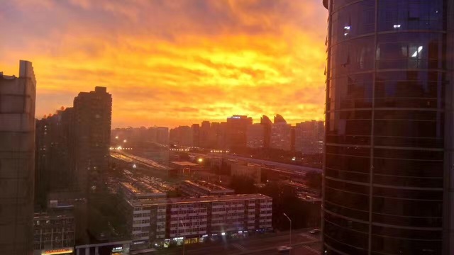 Beijing presenteada com crepúsculo “cinematográfico” após dia cinzento