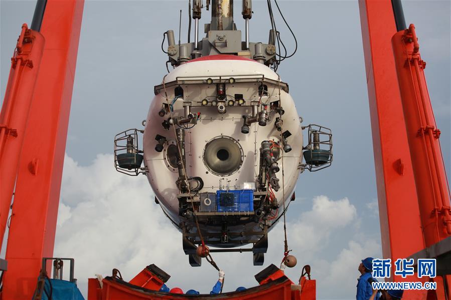 Submersível chinês “Jiaolong” atinge profundezas do oceano