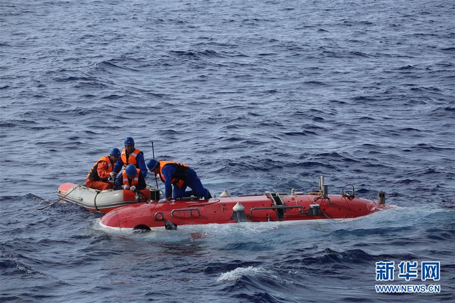 Submersível chinês “Jiaolong” atinge profundezas do oceano