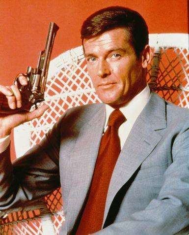 Roger Moore, ator de James Bond, morre aos 89 anos