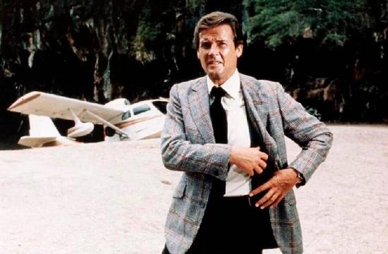 Roger Moore, ator de James Bond, morre aos 89 anos