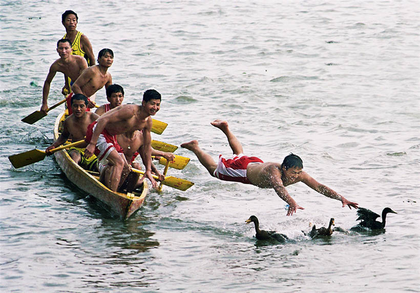 Celebrações do Festival do Barco-Dragão na China registradas em coleção fotográfica