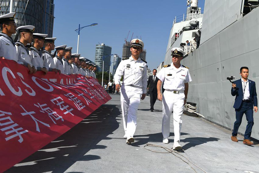 Fragata da marinha canadense HMCS Ottawa chega a Shanghai para visita de sete dias