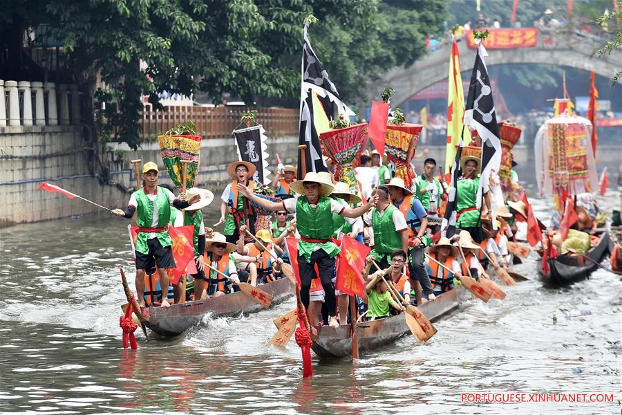 Corridas de barco saúdam chegada do Festival do Barco-Dragão em Guangzhou