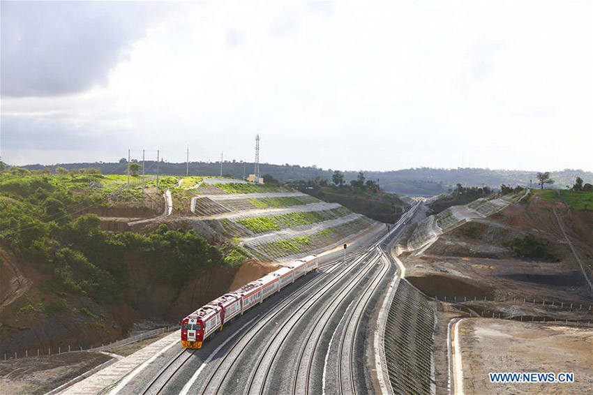 Ferrovia construída pela China promove modernização do Quênia