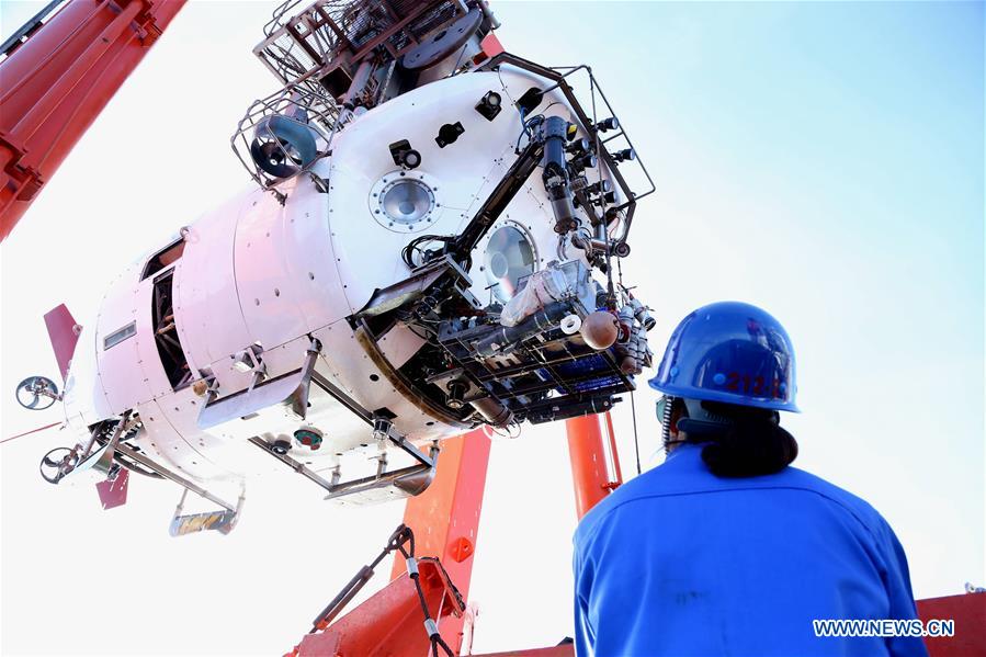 Submersível Jiaolong mergulha até 6,699 metros na Fossa das Marianas