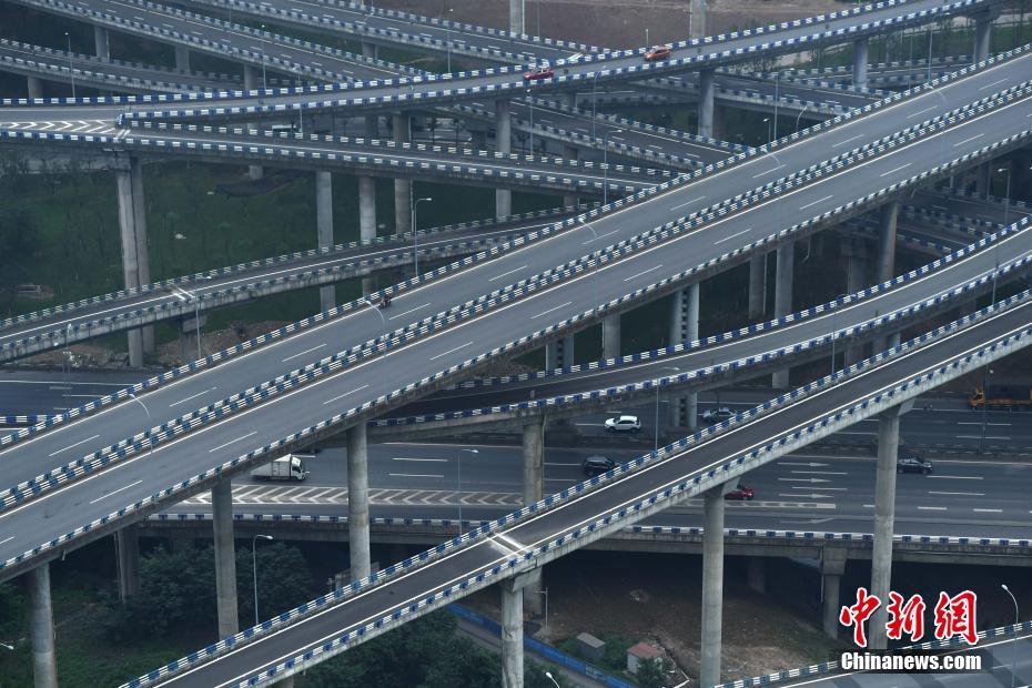 Chongqing conclui viaduto urbano mais “alucinante” da cidade