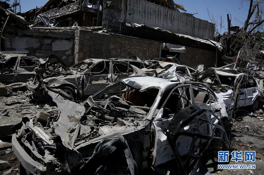 Explosão de carro-bomba deixa pelo menos 80 mortos e 350 feridos