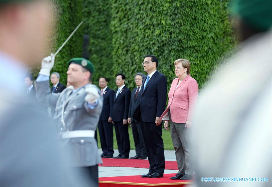 Premiê chinês pede esforços conjuntos com Alemanha para promover liberalização comercial e relações bilaterais