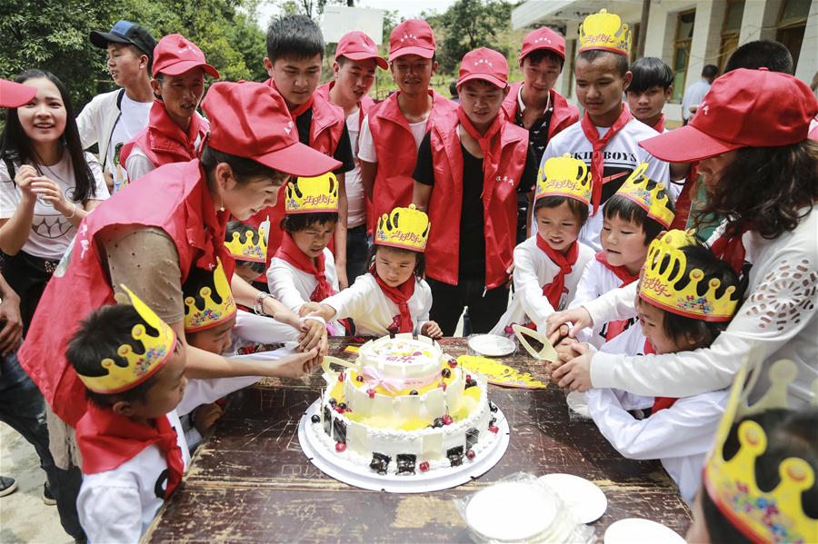 Celebrações do Dia das Crianças ao redor da China