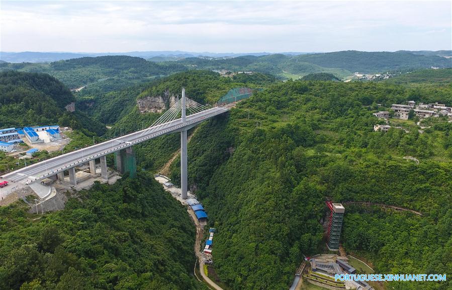 Construção da ponte de Gangou é concluída em Guizhou no sudoeste da China