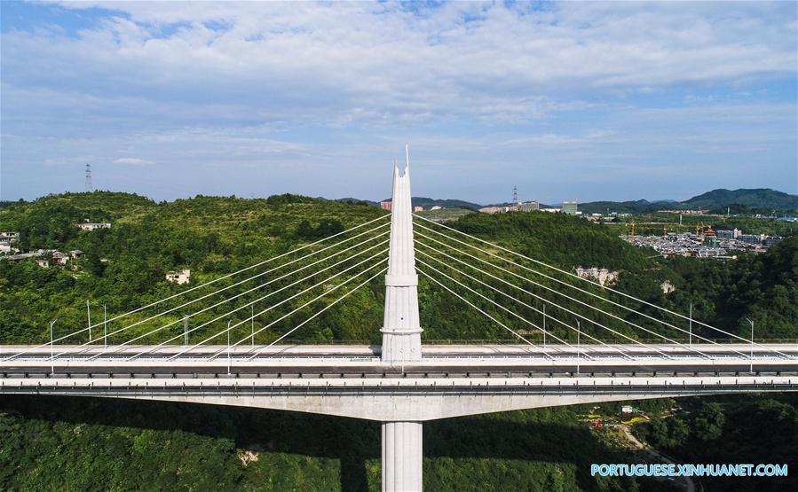 Construção da ponte de Gangou é concluída em Guizhou no sudoeste da China