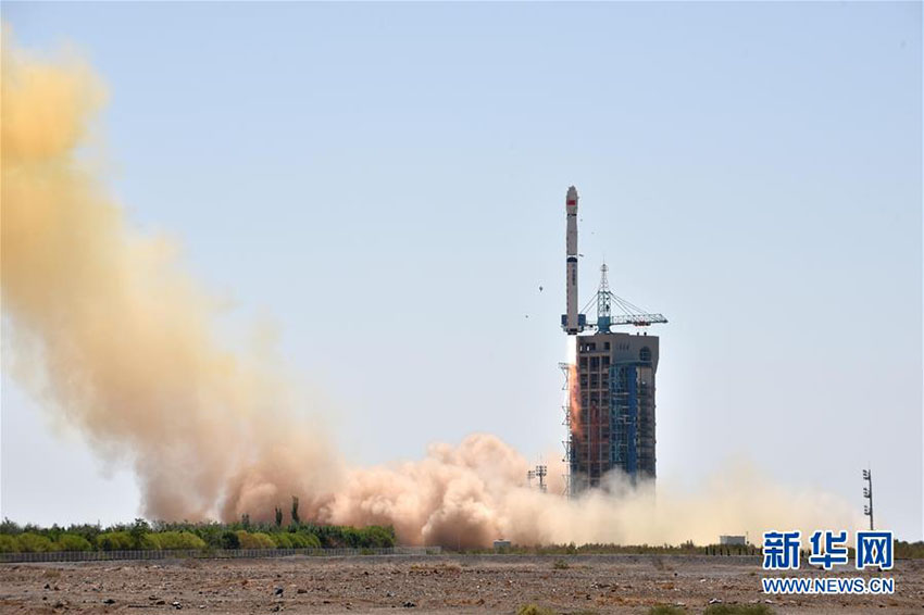 China lança telescópio espacial para estudar buracos negros e pulsares