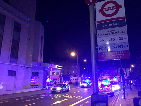 Incidente em mesquita de Londres deixa 1 morto e 10 feridos