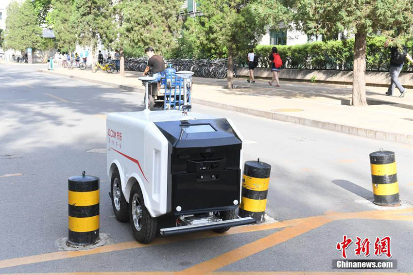 Gigante chinês do comércio eletrônico usa robôs para entregar encomendas