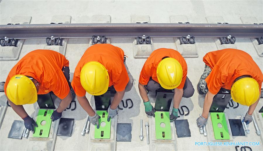 Ferrovia de alta velocidade Beijing-Shenyang em construção no nordeste da China