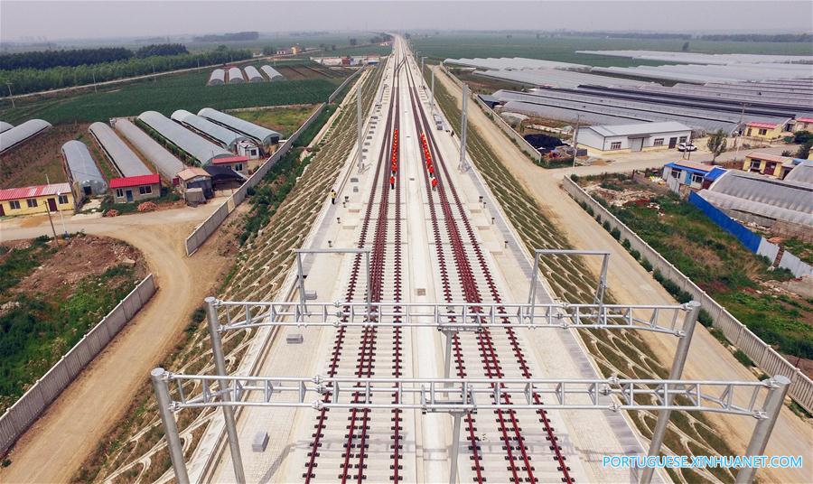 Ferrovia de alta velocidade Beijing-Shenyang em construção no nordeste da China