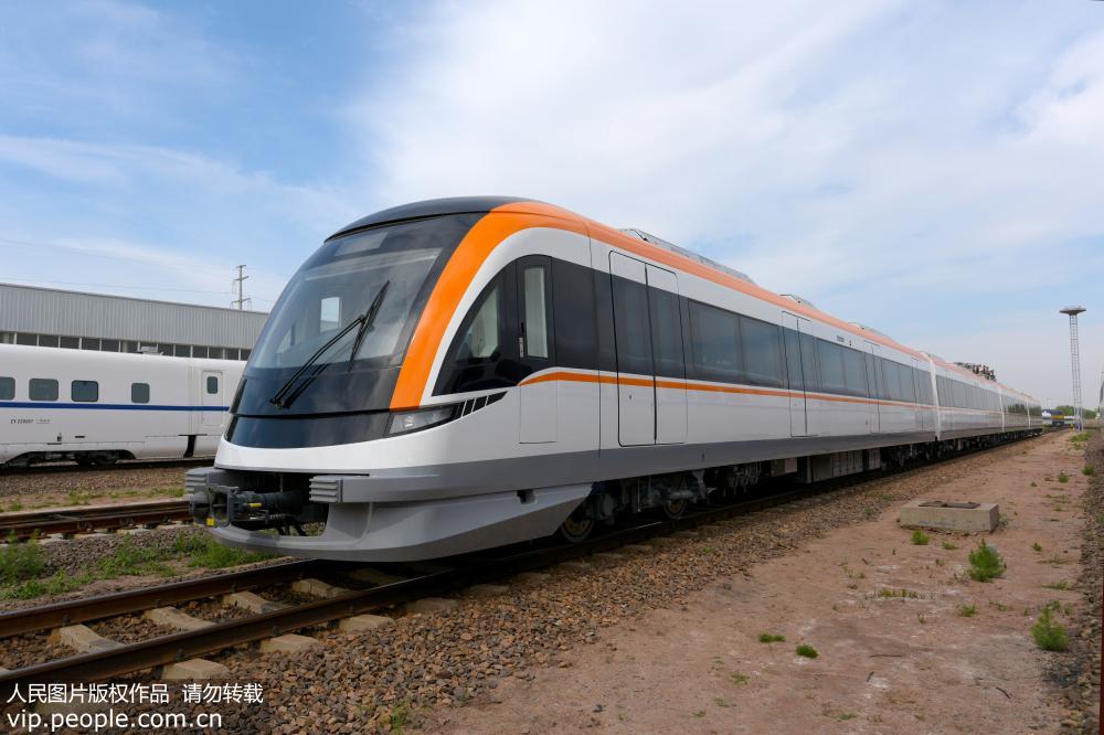 Novo trem interurbano da China apresentado pela primeira vez