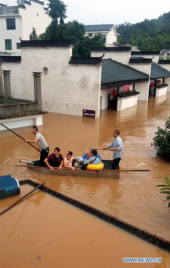 Várias regiões da China sofrem com inundações após chuvas torrenciais