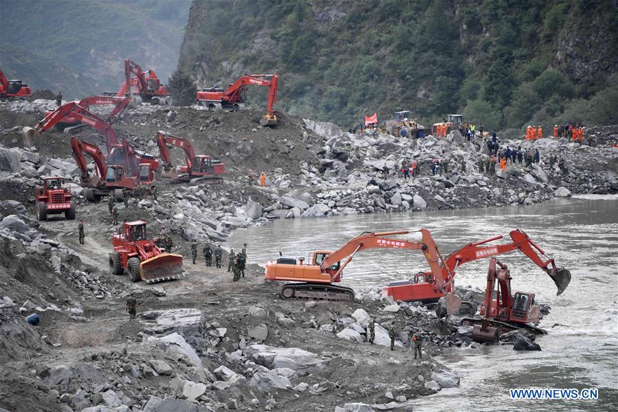 Deslizamento de terras em Sichuan soterra aldeia, 93 pessoas desaparecidas