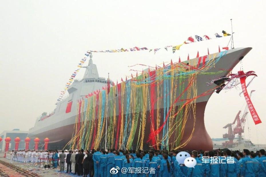 China lança à água primeiro contratorpedeiro de 10 mil toneladas