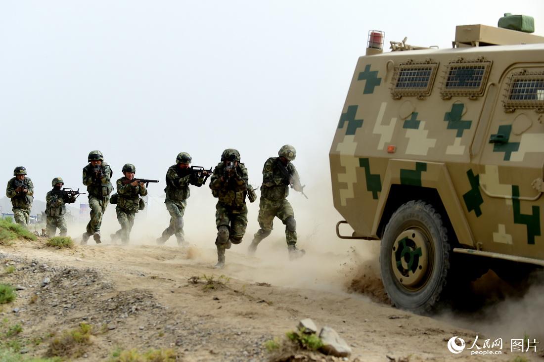 China e Quirguistão realizam exercício militar antiterrorista conjunto