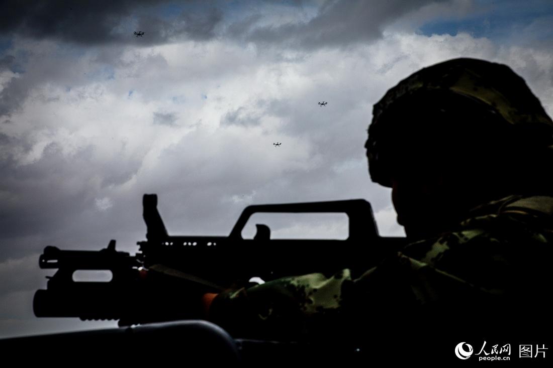 China e Quirguistão realizam exercício militar antiterrorista conjunto