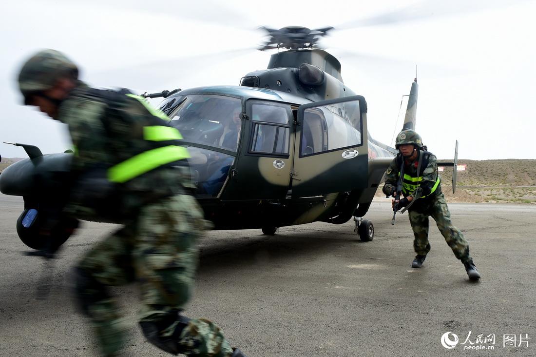 China e Quirguistão realizam exercício militar antiterrorista conjunto