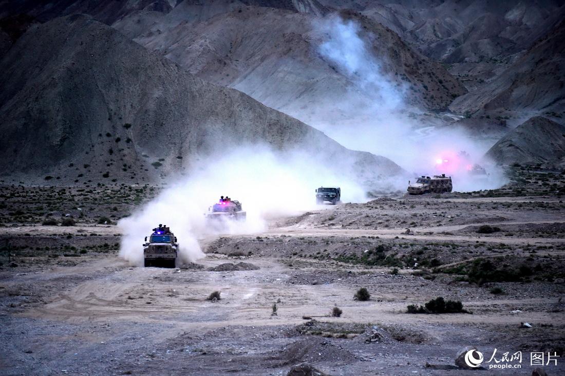 China e Quirguistão realizam exercício militar antiterrorista conjunto