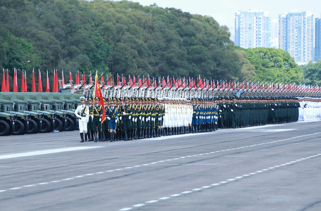 Presidente Xi inspeciona guarnição do ELP em Hong Kong