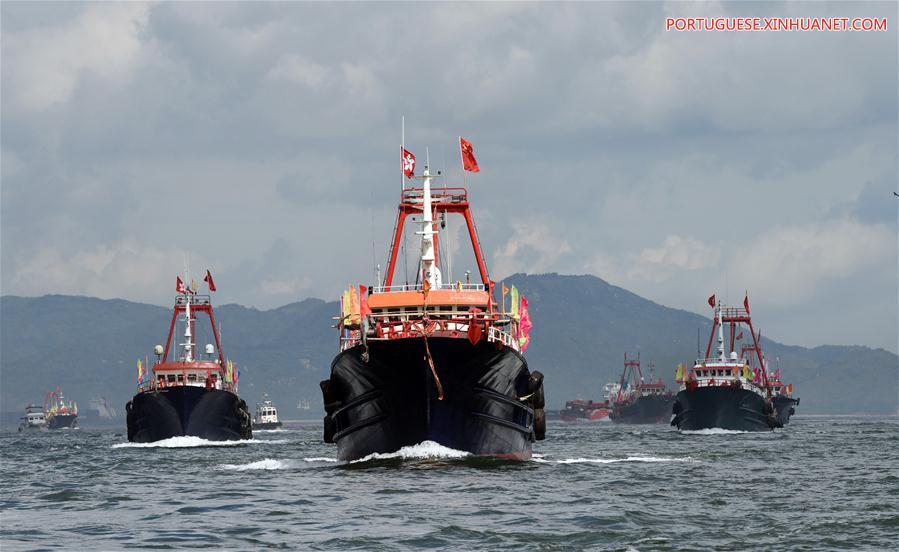 Desfile de barcos pesqueiros celebra 20º aniversário da RAEHK