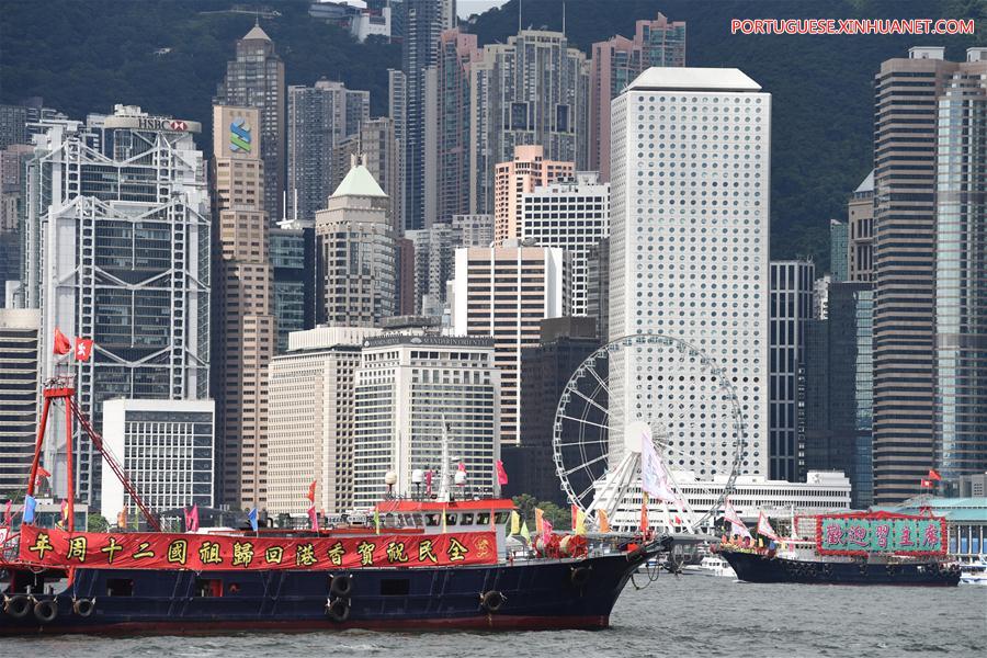 Desfile de barcos pesqueiros celebra 20º aniversário da RAEHK