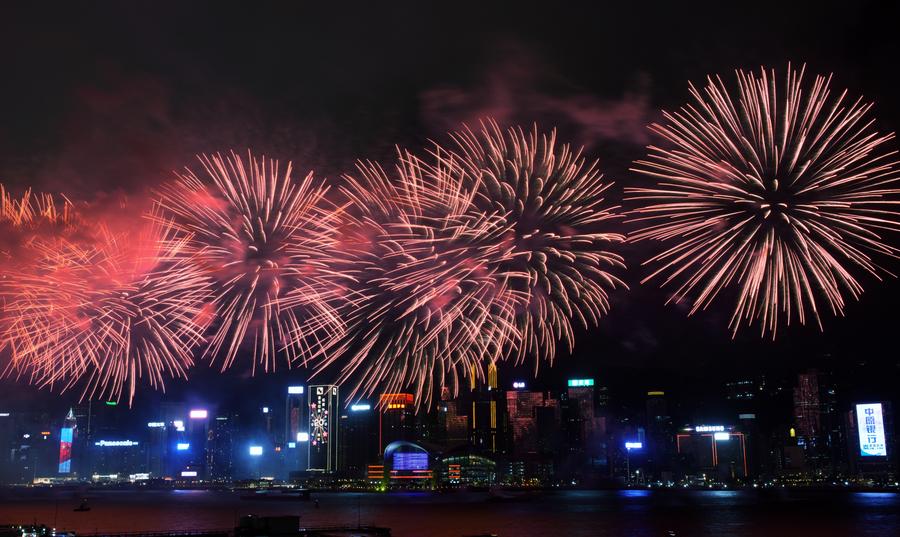 Hong Kong celebra 20º aniversário do retorno à pátria com espetáculo de fogo de artifício