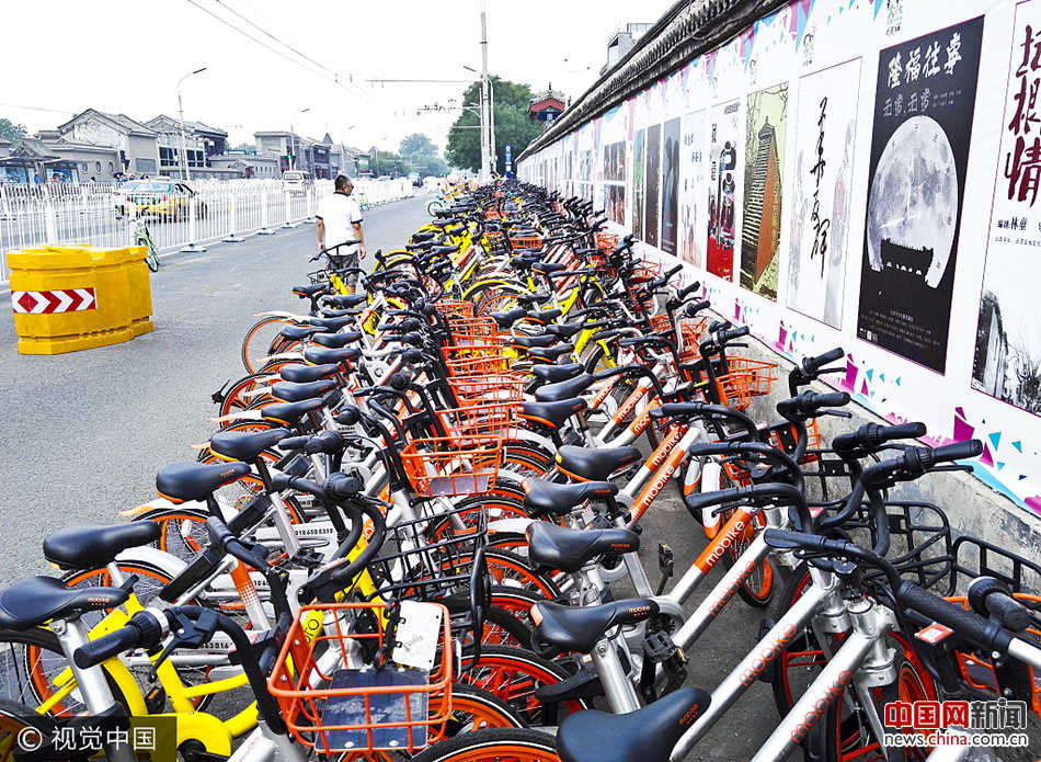 Bicicletas compartilhadas com novas grelhas eletrônicas para estacionamento em Beijing 