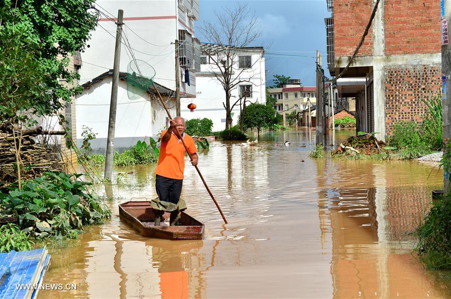 Inundações em Guangxi deixam 16 mortos e levam à evacuação de 94 mil pessoas