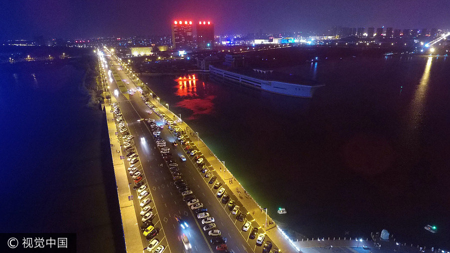 Ponte chinesa em destaque pela sua forma peculiar