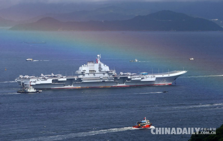 Primeiro porta-aviões da China chega a Hong Kong