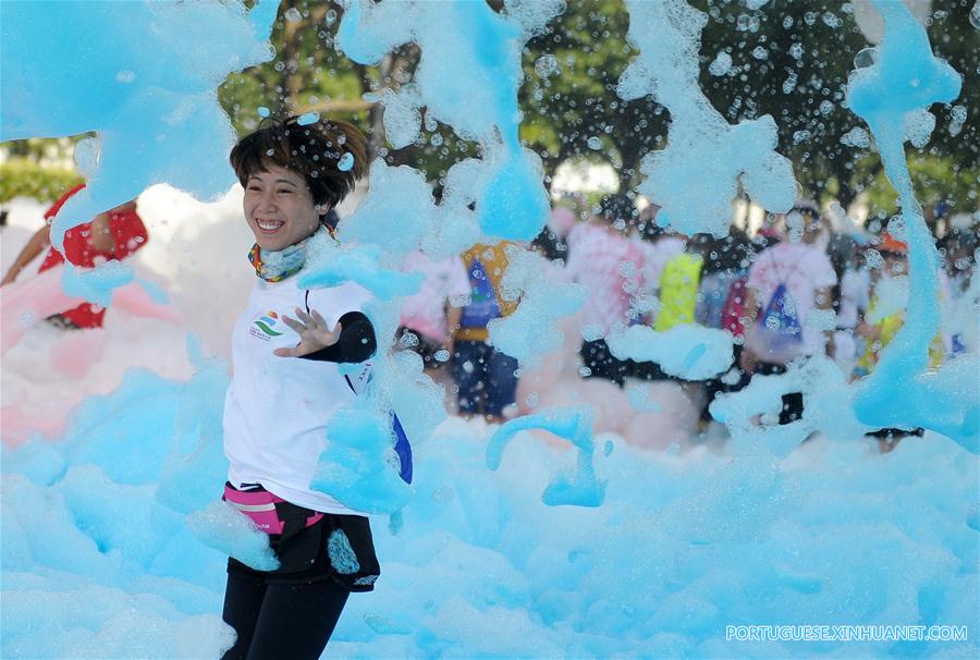 Rainbow Bubble Run em Zhoushan no leste da China