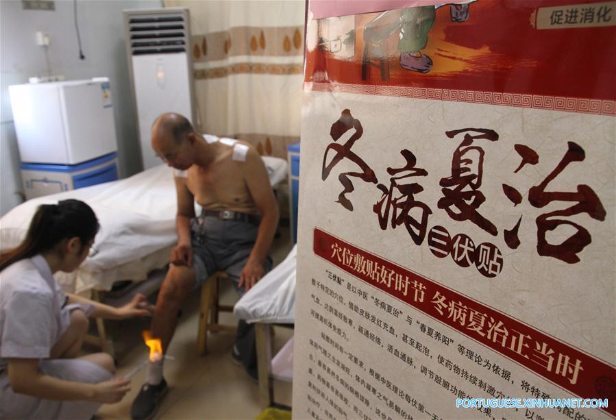 Chineses recorrem à medicina tradicional chinesa para prevenir doenças em meio a onda de calor