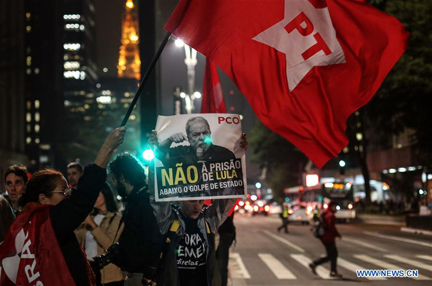 Protesto realizado em São Paulo após condenação do ex-presidente brasileiro