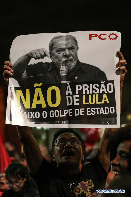 Protesto realizado em São Paulo após condenação do ex-presidente brasileiro