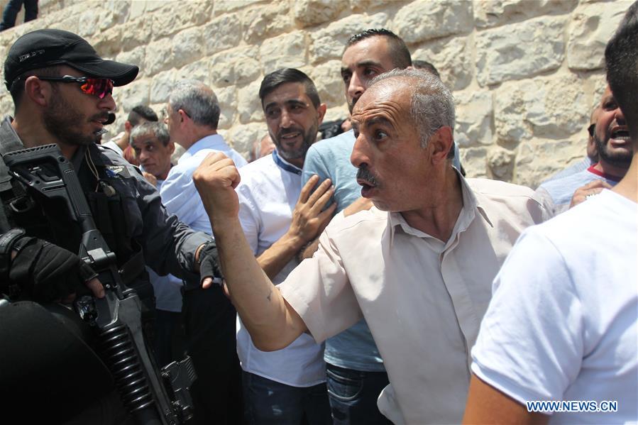 Protesto muçulmano prossegue após reabertura do complexo de Al-Aqsa em Jerusalém