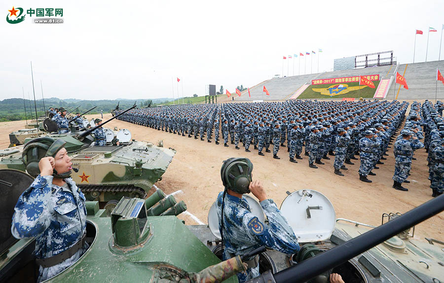 Veículo blindado de combate aerotransportado chinês preparado para competição militar internacional