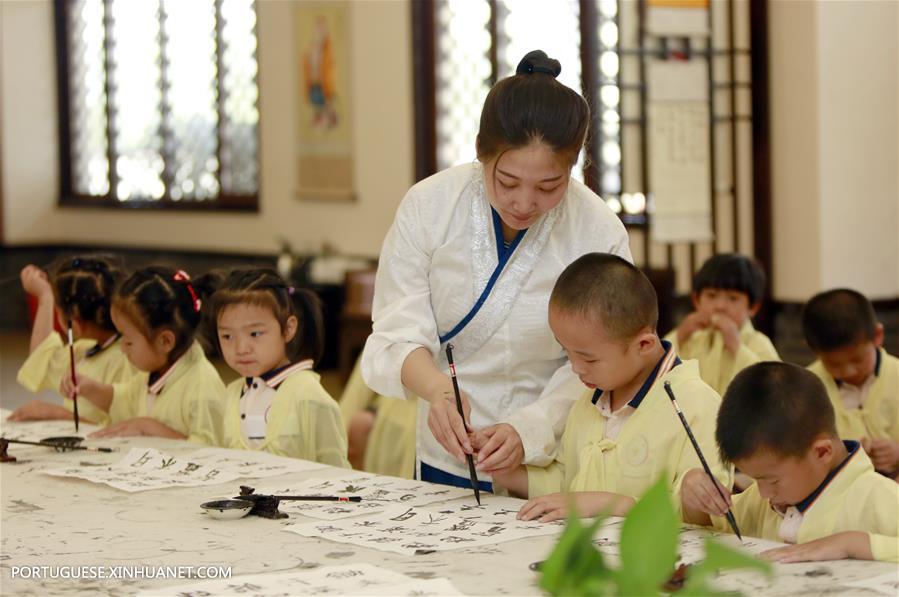 Acampamento de Verão da Cultura Tradicional Nacional é realizado em Hebei