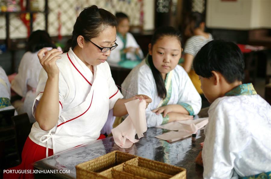 Acampamento de Verão da Cultura Tradicional Nacional é realizado em Hebei