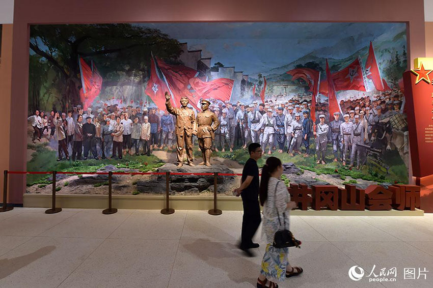 Exposição comemorativa do 90º aniversário do Exército de Libertação Popular é realizada em Beijing