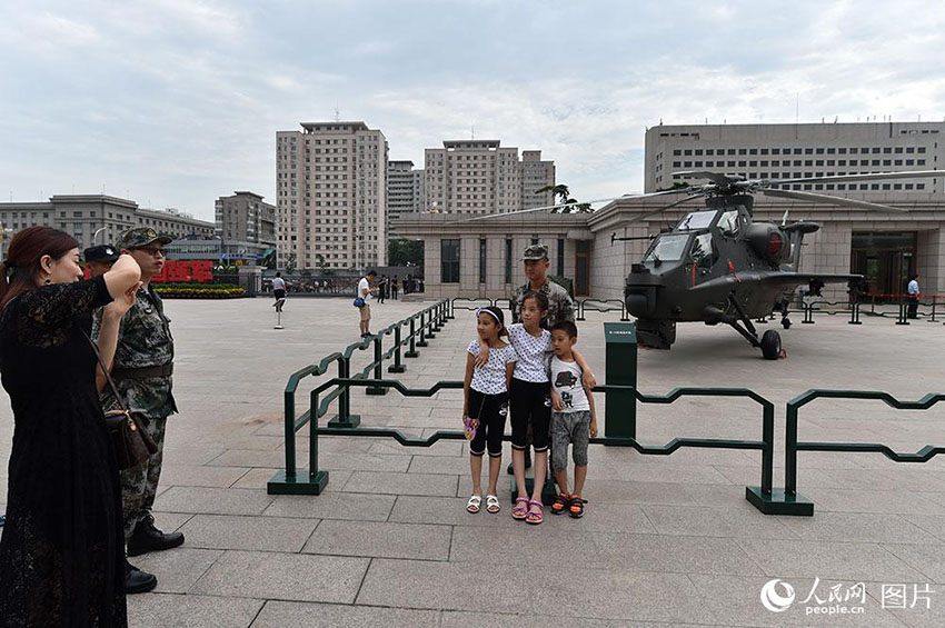 Exposição comemorativa do 90º aniversário do Exército de Libertação Popular é realizada em Beijing