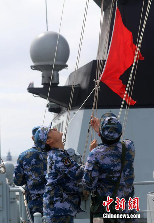 Navios de guerra chineses e russos realizam exercícios com armamento secundário no Mar Báltico