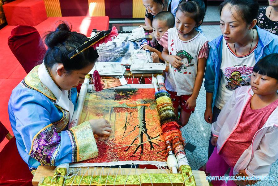 Exposição do bordado Bohai Mohe em Harbin, no nordeste da China